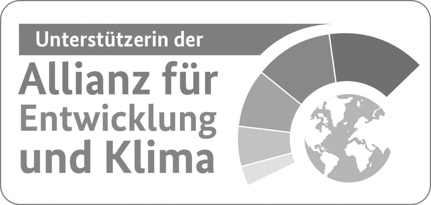 Schwarz Weiss Logo Unterstützerin der Allianz für Entwicklung und Klima